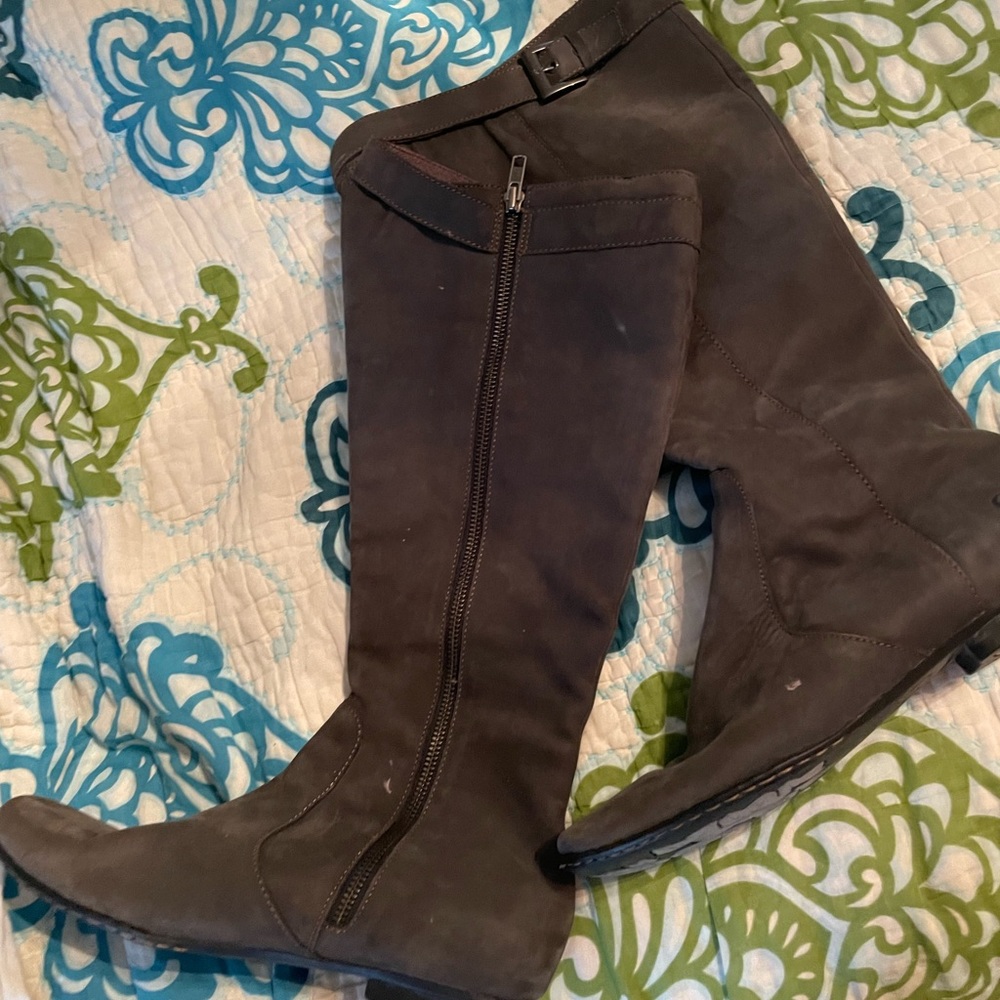 Super cute comfy born boots gray suede 9 M